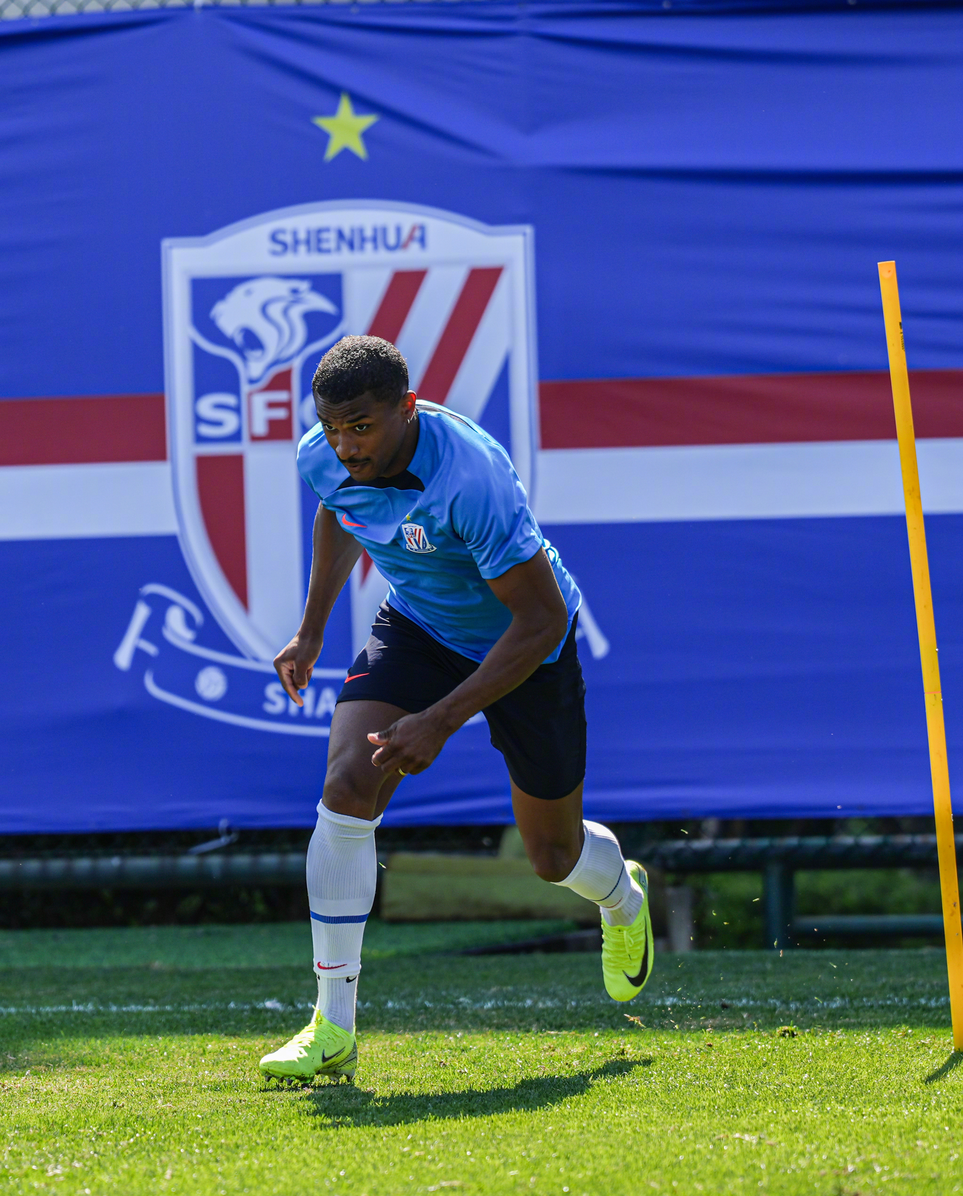 中职篮全力以赴赵继伟